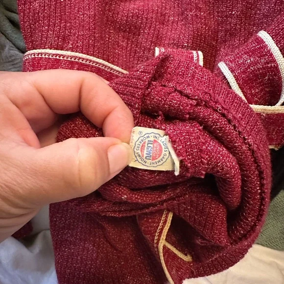 Vintage 1970s Red Knit Sweater with leaf Collar - Picture 4 of 10